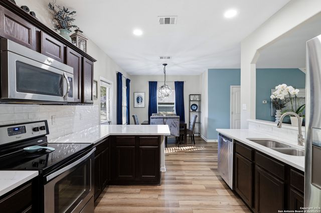 512 Livingston Dr, Schertz, TX 78108