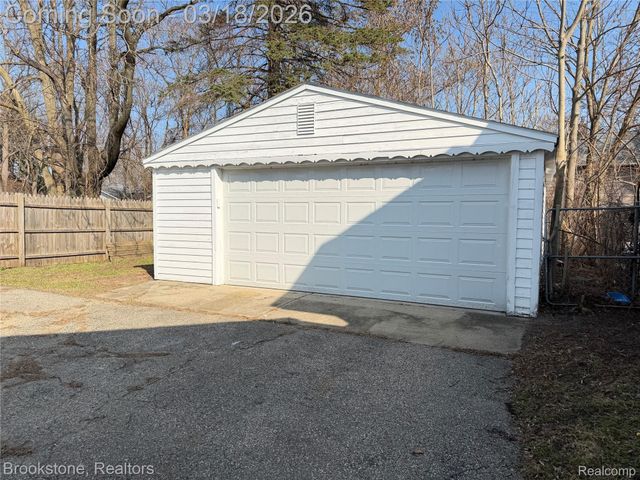 398 N Saginaw Street, Pontiac, MI 48342