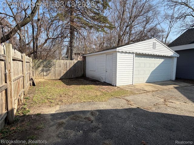 398 N Saginaw Street, Pontiac, MI 48342