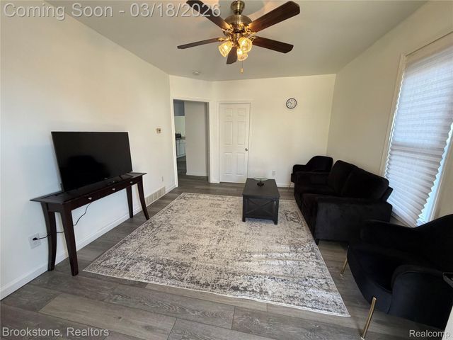 398 N Saginaw Street, Pontiac, MI 48342