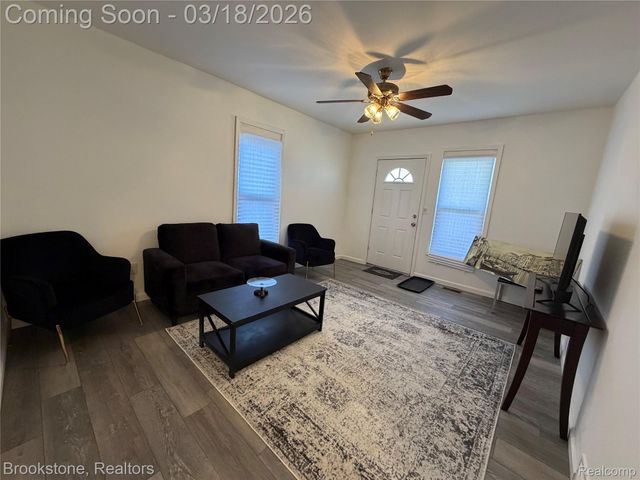 398 N Saginaw Street, Pontiac, MI 48342