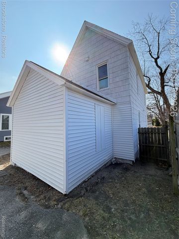 398 N Saginaw Street, Pontiac, MI 48342