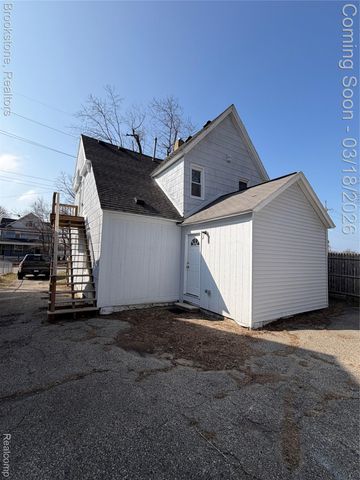 398 N Saginaw Street, Pontiac, MI 48342