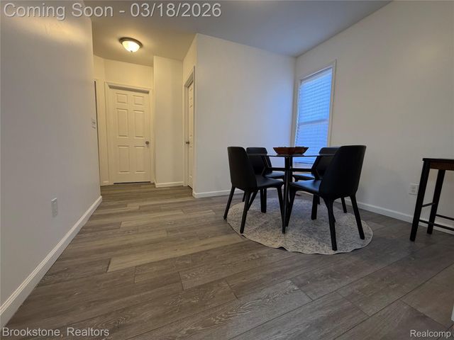 398 N Saginaw Street, Pontiac, MI 48342