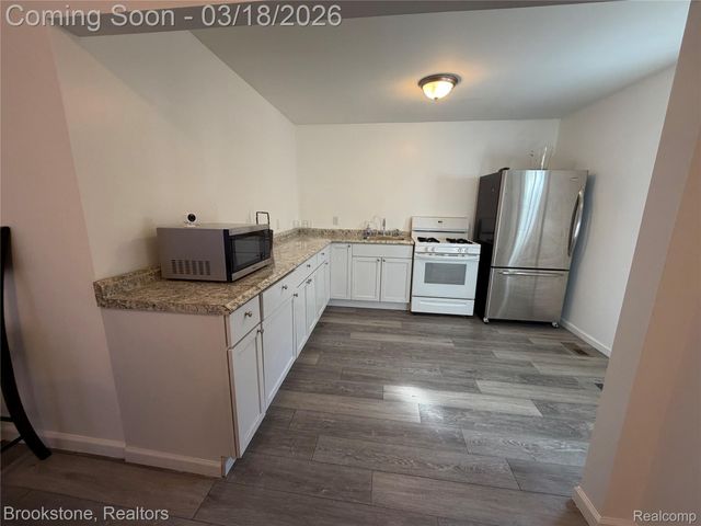 398 N Saginaw Street, Pontiac, MI 48342