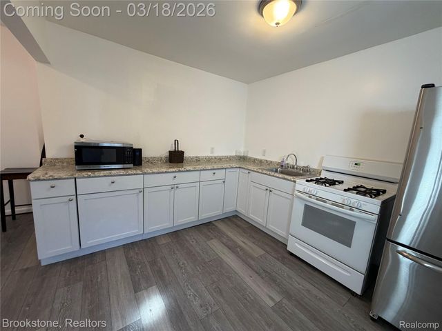 398 N Saginaw Street, Pontiac, MI 48342