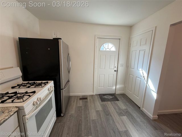 398 N Saginaw Street, Pontiac, MI 48342