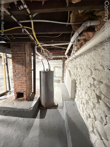 398 N Saginaw Street, Pontiac, MI 48342