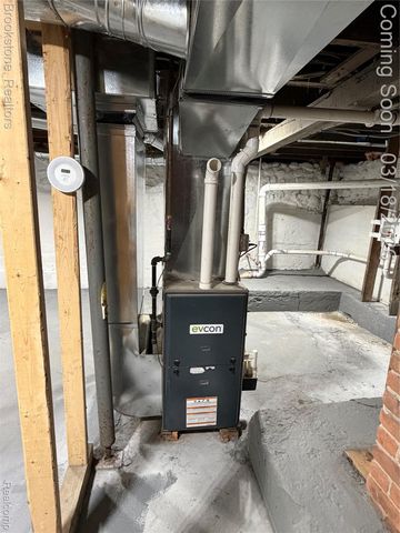 398 N Saginaw Street, Pontiac, MI 48342