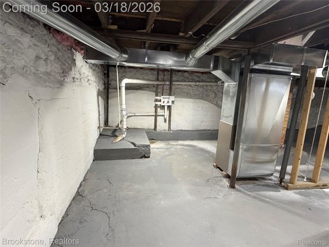 398 N Saginaw Street, Pontiac, MI 48342