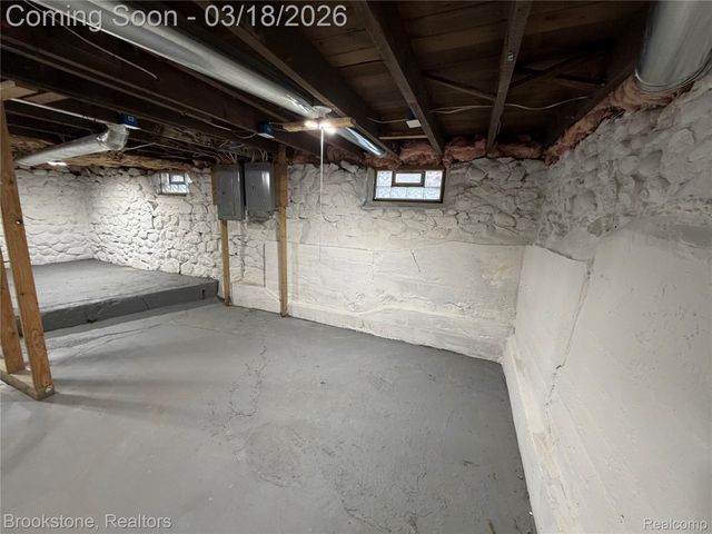 398 N Saginaw Street, Pontiac, MI 48342