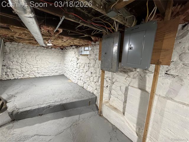 398 N Saginaw Street, Pontiac, MI 48342