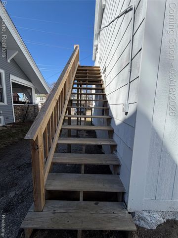 398 N Saginaw Street, Pontiac, MI 48342