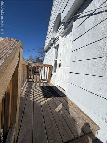 398 N Saginaw Street, Pontiac, MI 48342