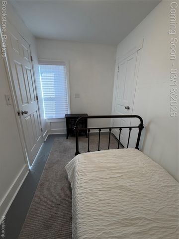 398 N Saginaw Street, Pontiac, MI 48342