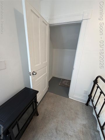 398 N Saginaw Street, Pontiac, MI 48342