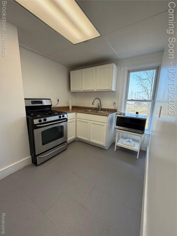 398 N Saginaw Street, Pontiac, MI 48342