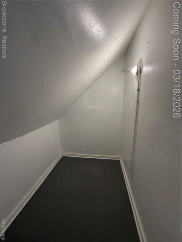 398 N Saginaw Street, Pontiac, MI 48342