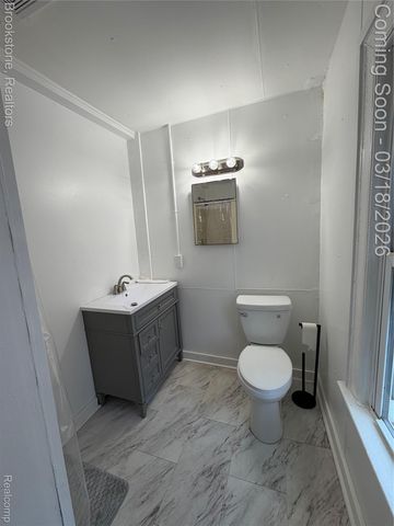 398 N Saginaw Street, Pontiac, MI 48342