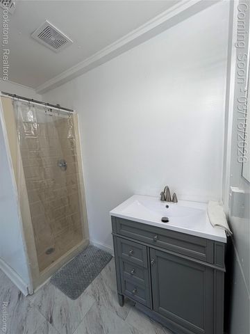 398 N Saginaw Street, Pontiac, MI 48342