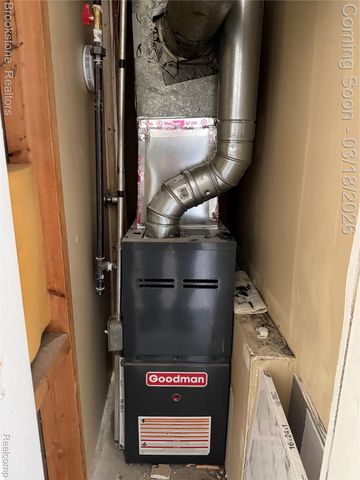 398 N Saginaw Street, Pontiac, MI 48342