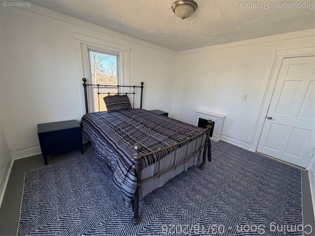 398 N Saginaw Street, Pontiac, MI 48342