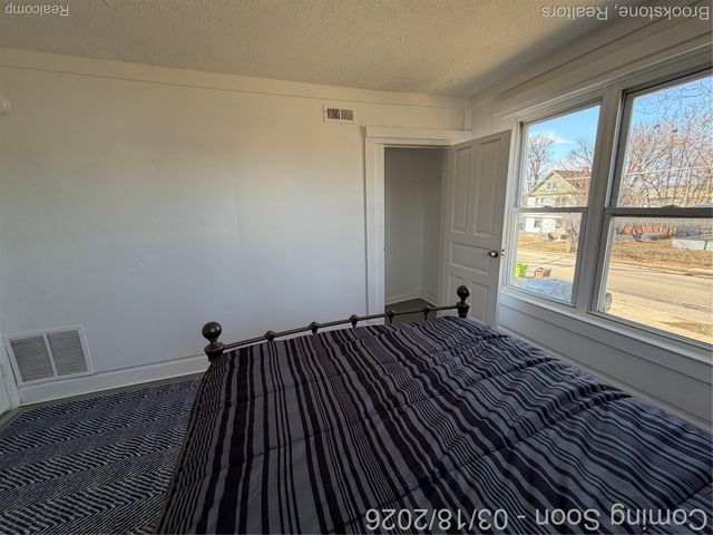 398 N Saginaw Street, Pontiac, MI 48342