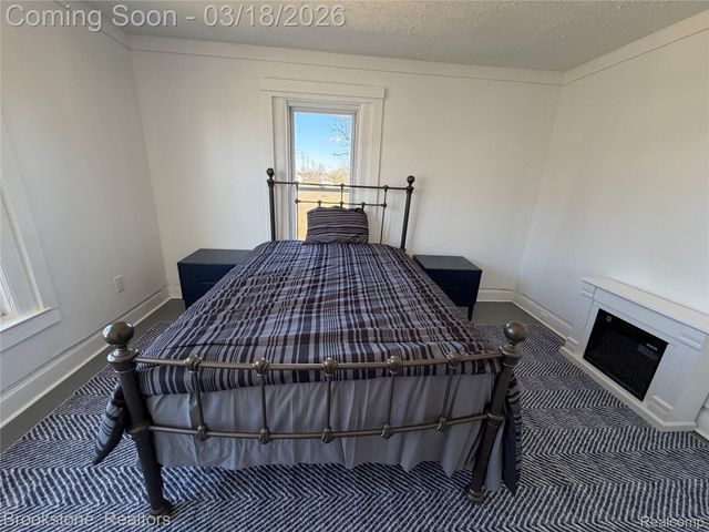 398 N Saginaw Street, Pontiac, MI 48342