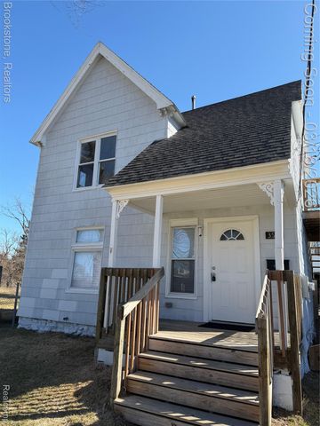 398 N Saginaw Street, Pontiac, MI 48342