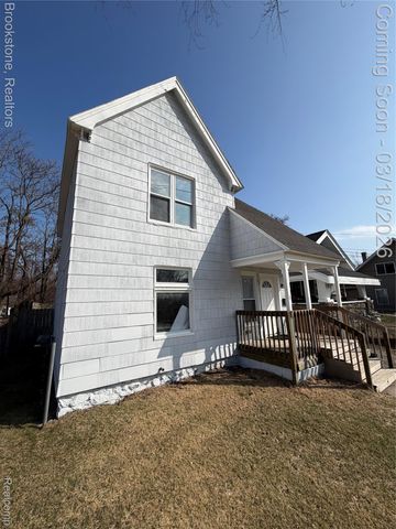 398 N Saginaw Street, Pontiac, MI 48342