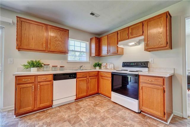 106 Pippin DR, Suffolk, VA 23434