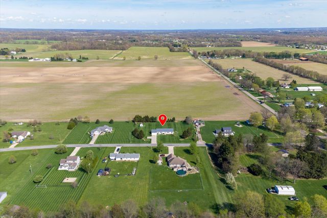 70915 Sterling Drive, Edwardsburg, MI 49112