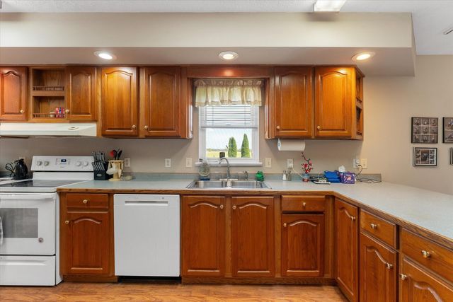 70915 Sterling Drive, Edwardsburg, MI 49112