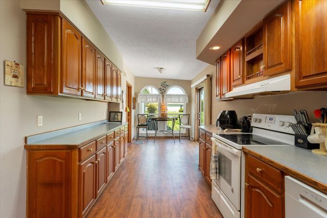 70915 Sterling Drive, Edwardsburg, MI 49112