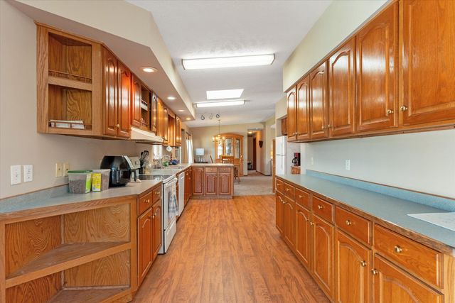 70915 Sterling Drive, Edwardsburg, MI 49112