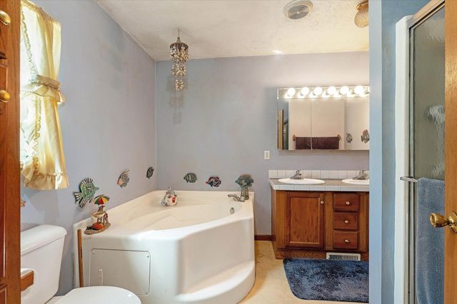 70915 Sterling Drive, Edwardsburg, MI 49112