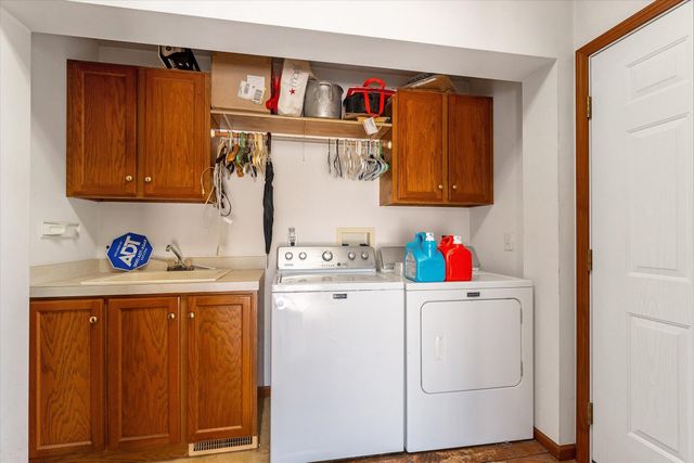 70915 Sterling Drive, Edwardsburg, MI 49112
