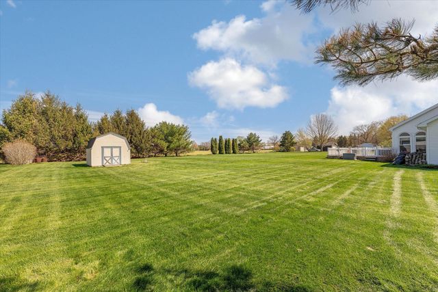 70915 Sterling Drive, Edwardsburg, MI 49112