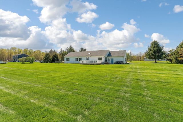 70915 Sterling Drive, Edwardsburg, MI 49112