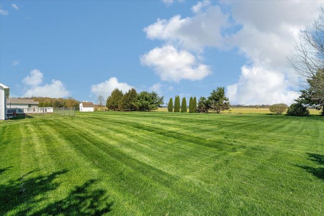 70915 Sterling Drive, Edwardsburg, MI 49112