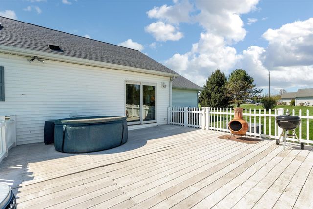 70915 Sterling Drive, Edwardsburg, MI 49112