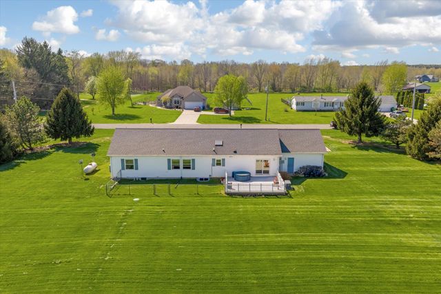 70915 Sterling Drive, Edwardsburg, MI 49112