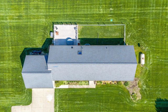 70915 Sterling Drive, Edwardsburg, MI 49112
