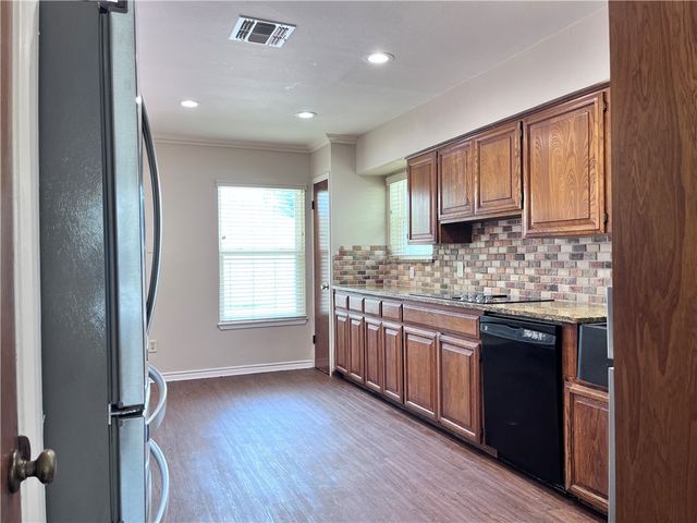 501 Dolphin Pl, Corpus Christi, TX 78411