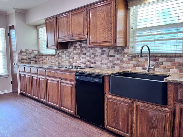 501 Dolphin Pl, Corpus Christi, TX 78411