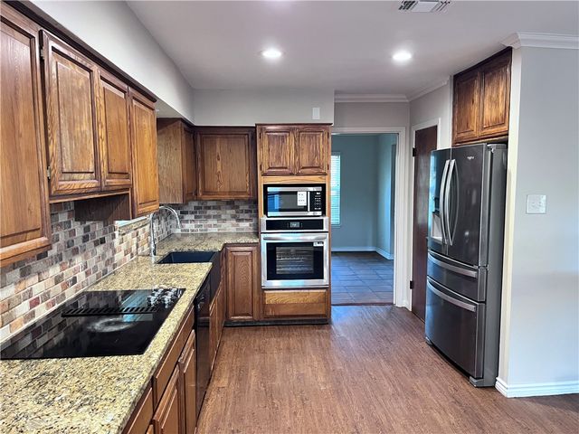 501 Dolphin Pl, Corpus Christi, TX 78411