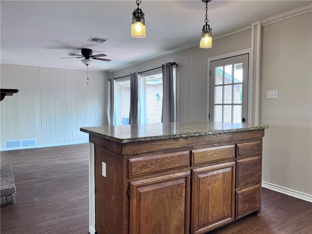 501 Dolphin Pl, Corpus Christi, TX 78411
