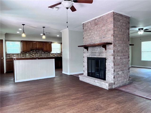 501 Dolphin Pl, Corpus Christi, TX 78411