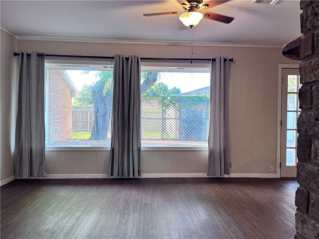501 Dolphin Pl, Corpus Christi, TX 78411