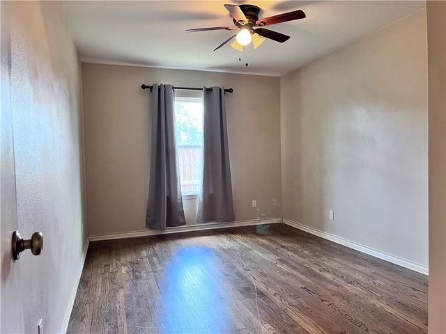 501 Dolphin Pl, Corpus Christi, TX 78411
